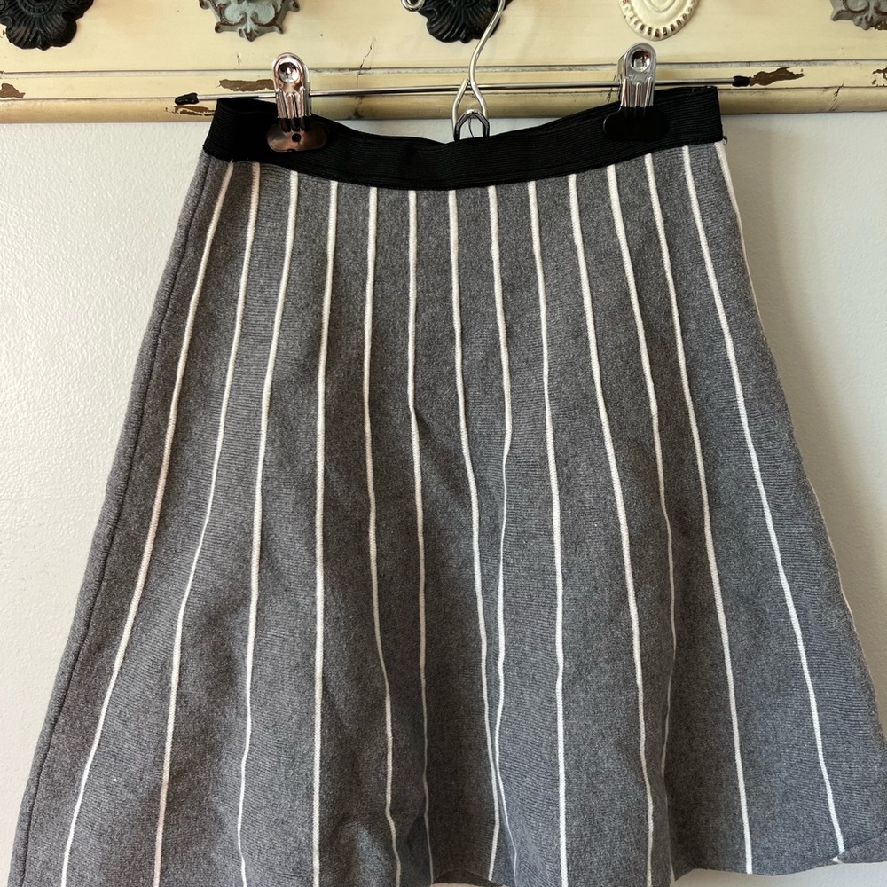 Small. Cynthia Rowley. Gray and White Striped Skirt.